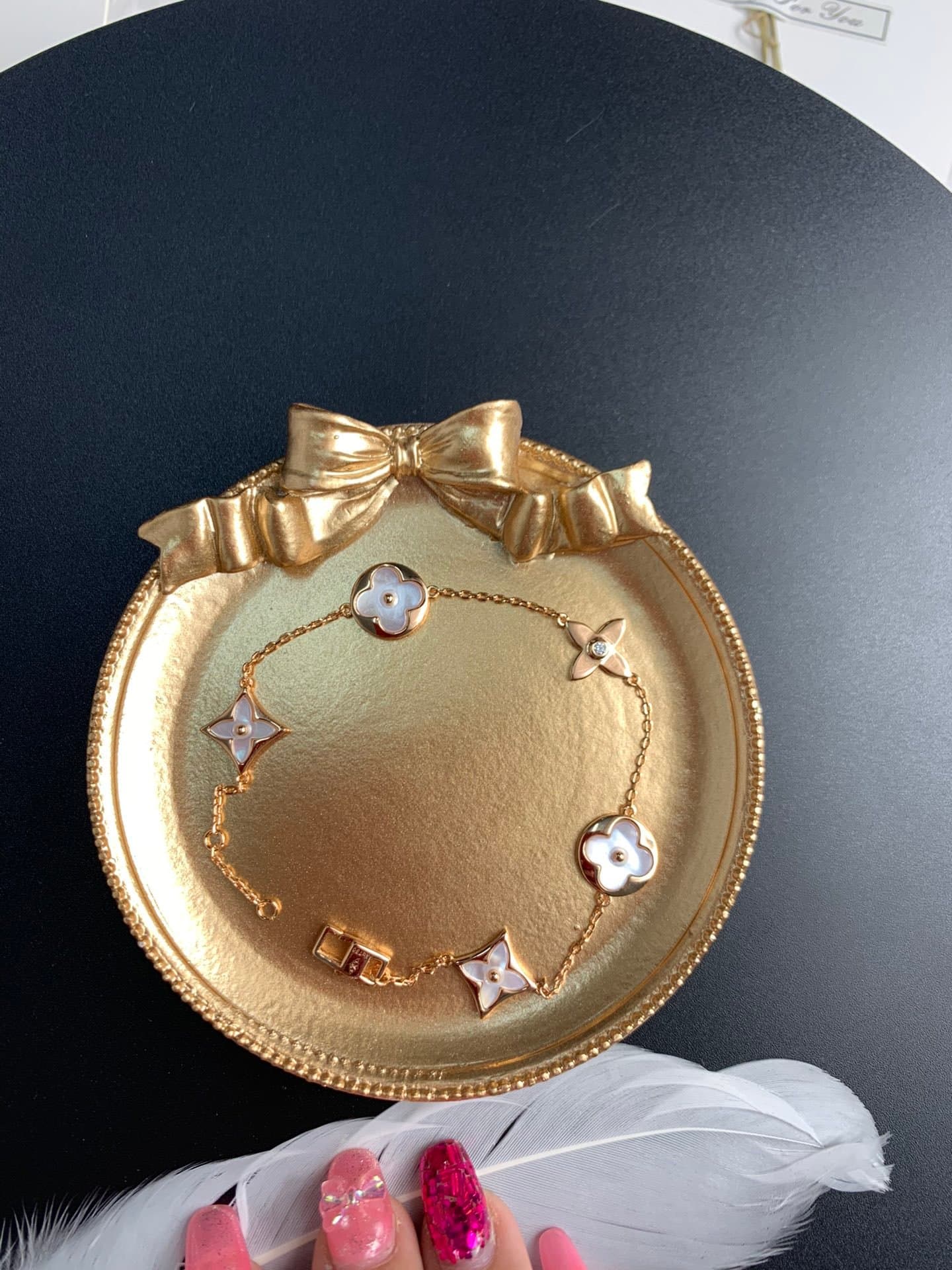 White mother-of-pearl logo 5 motif bracelet