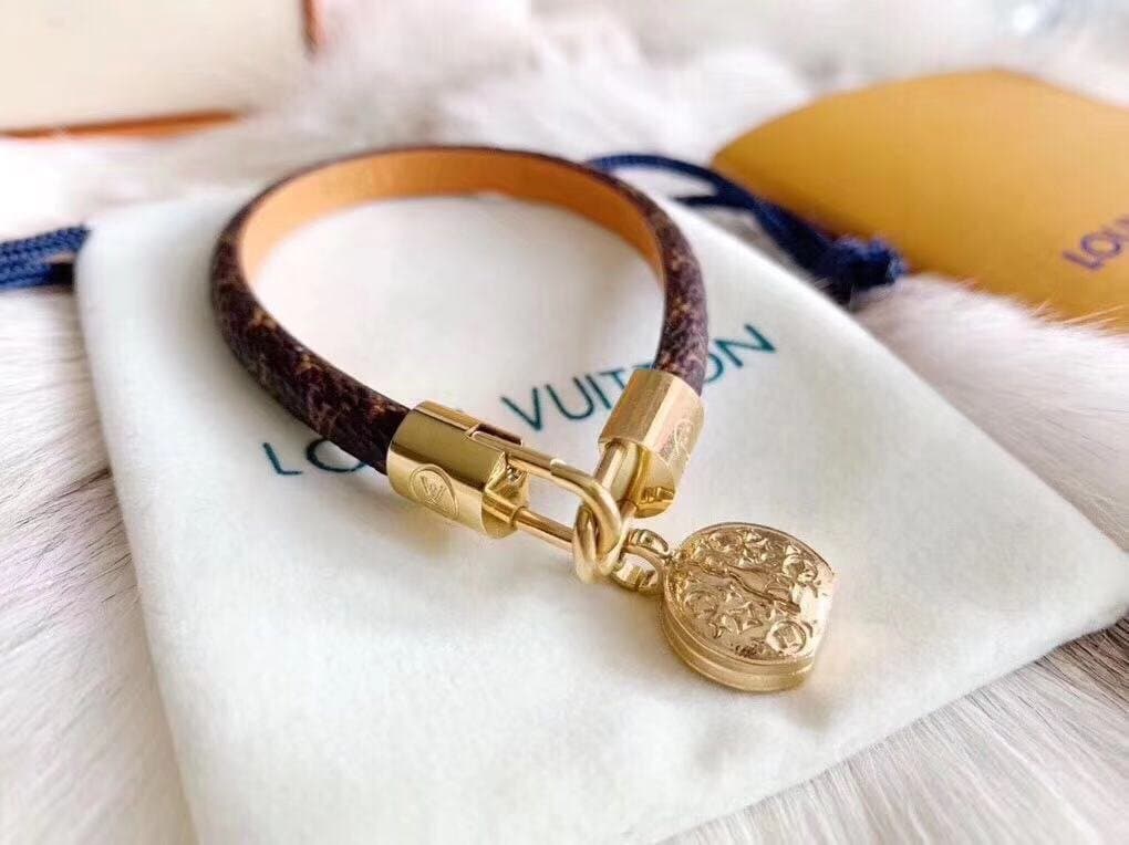 Buckle leather bracelet