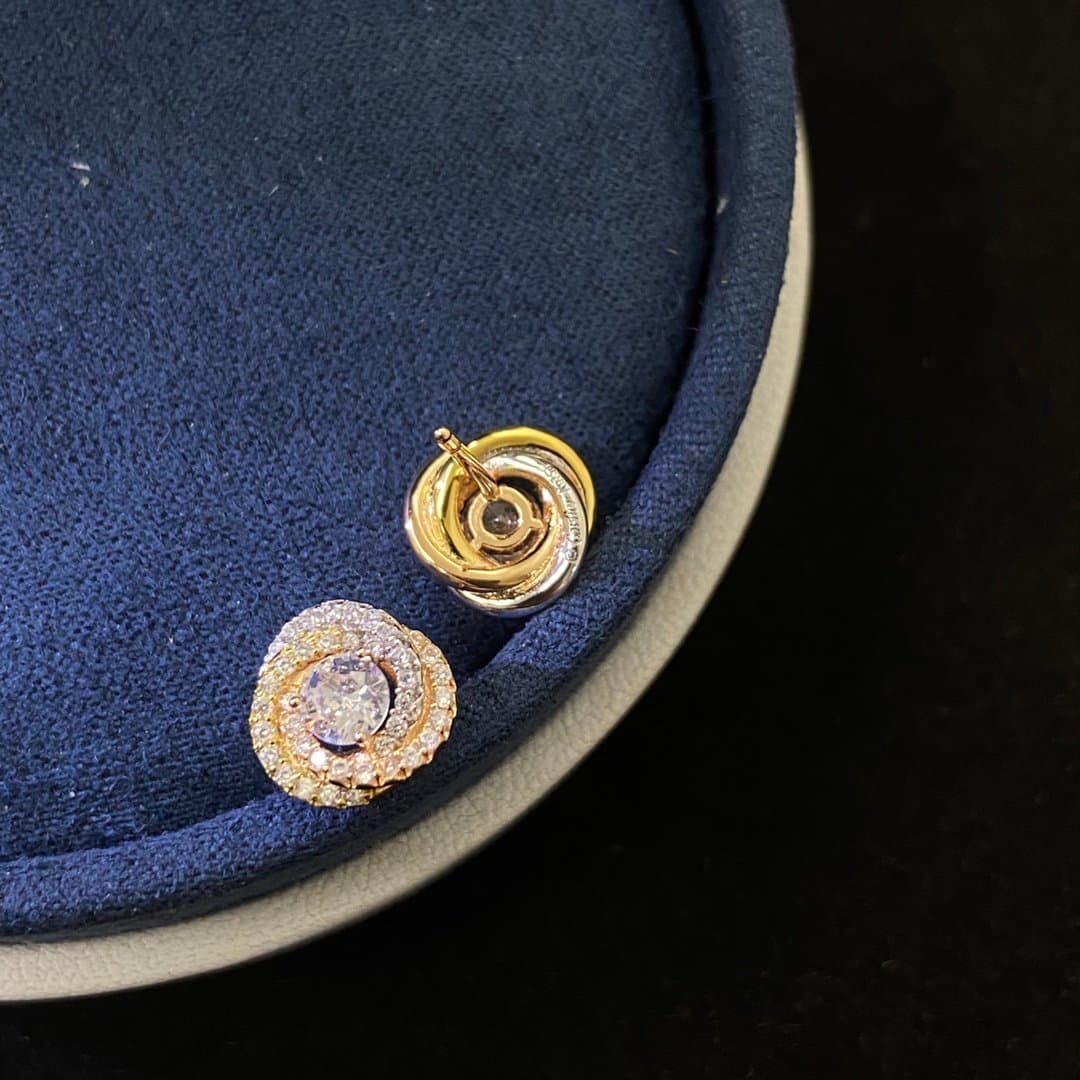 Three-color single diamond earrings with diamonds